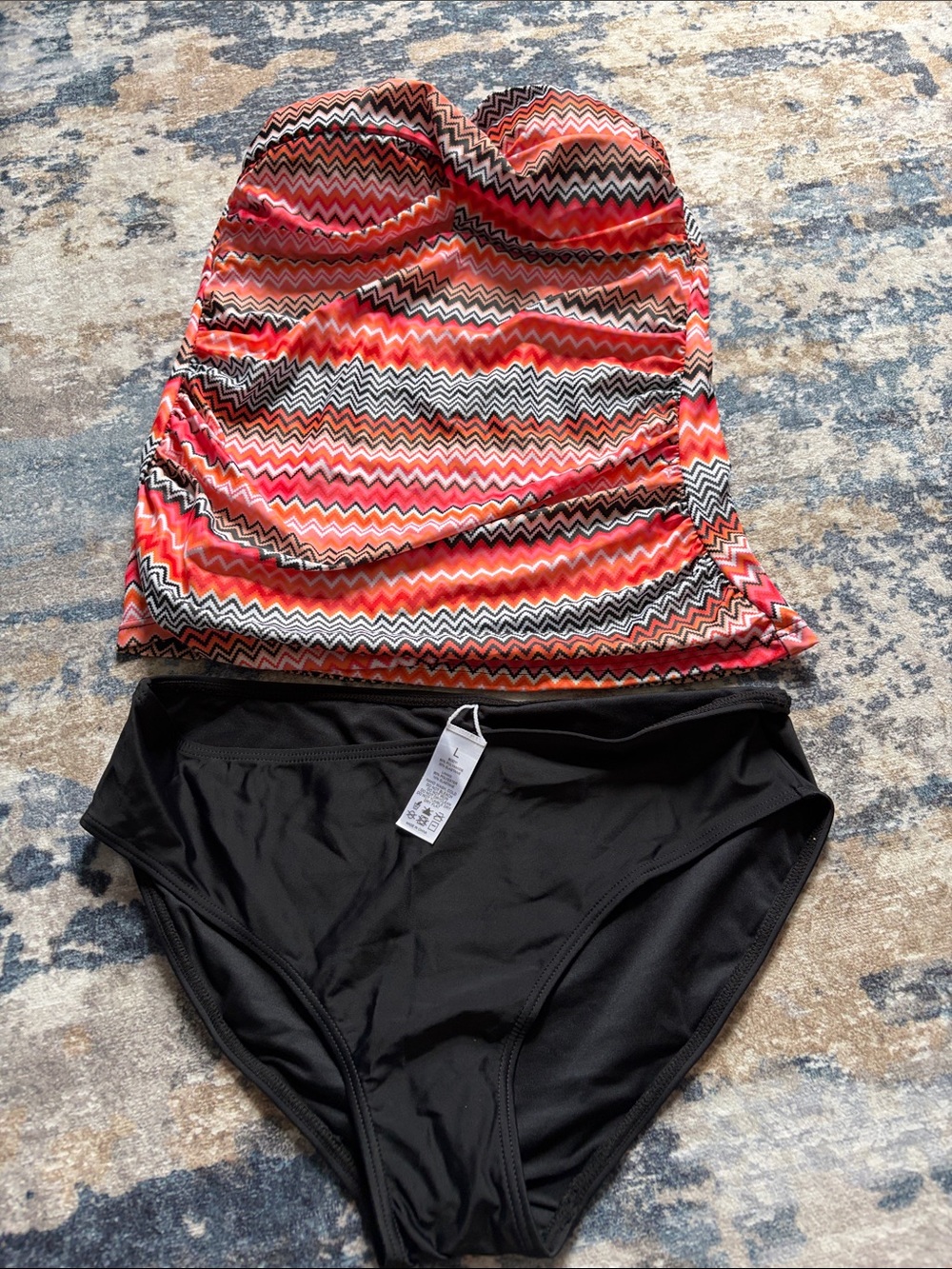 Woman’s 2 piece swim suit no straps brand new size large